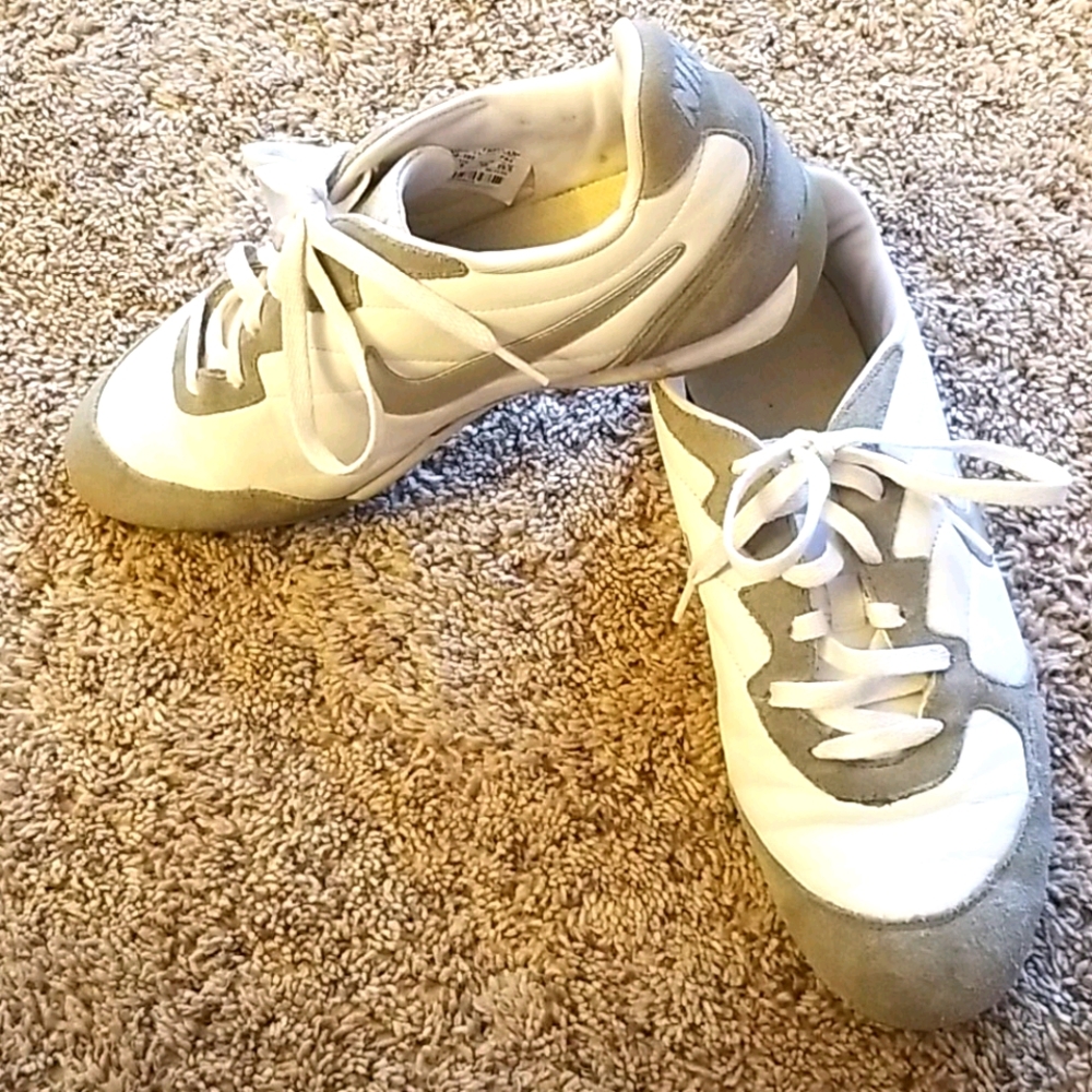 Nike casual trainers